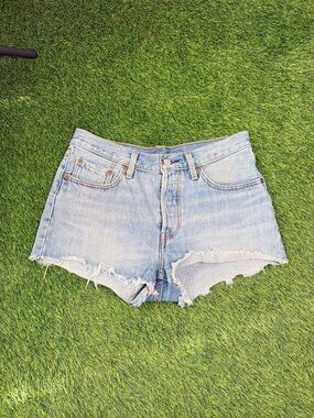 Levi’s 501 Cutoff Denim Shorts W28 Light Wash Distressed Raw Hem Button Fly